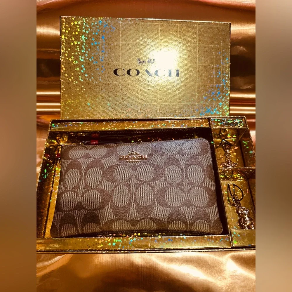 Coach Brown Signature Wristlet with Gold Accents NWT - Picture 4 of 5